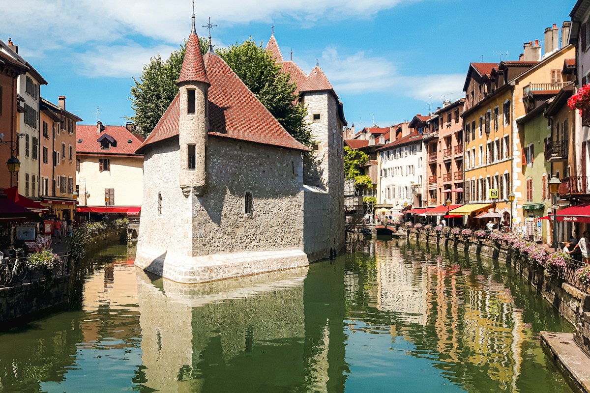 Bâtiments au bord du canal à Annecy