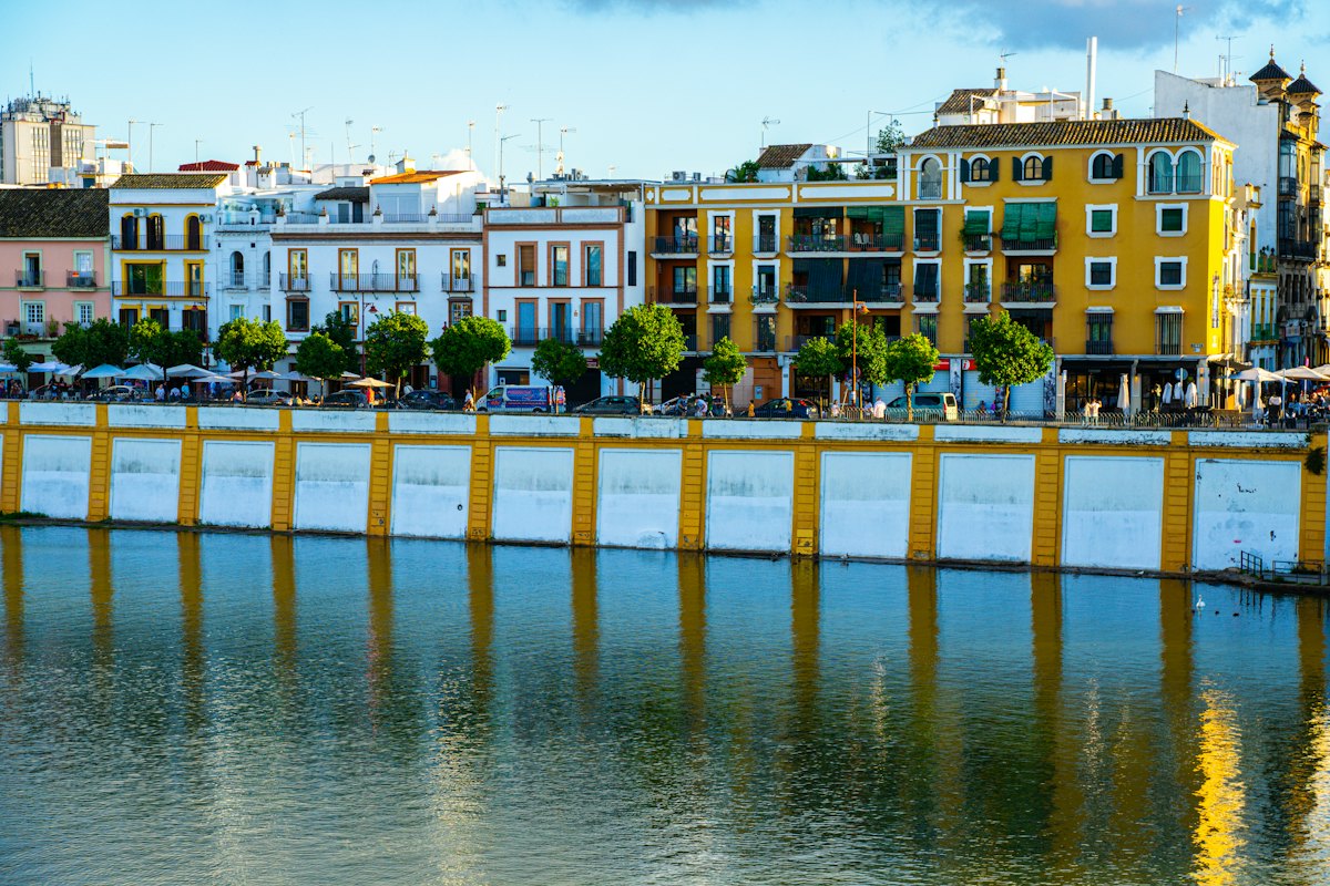 Bâtiments au bord de l’eau en Espagne Bâtiments au bord de l’eau en Espagne