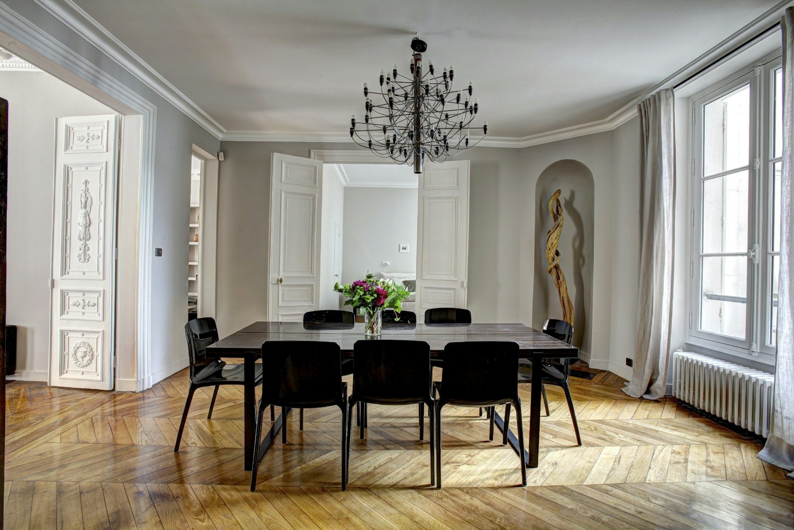 Une table pour se retrouver en famille au moment des repas