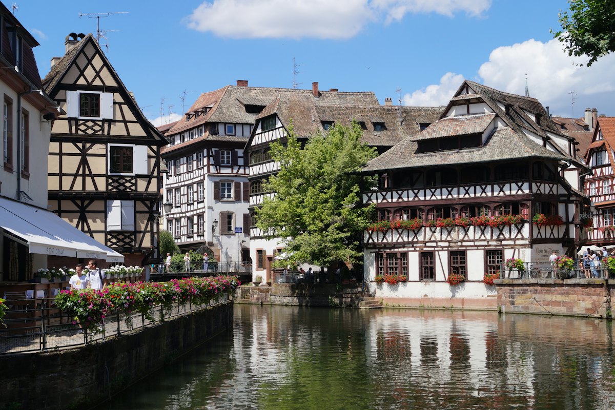Bâtiments au bord de la rivière à Strasbourg